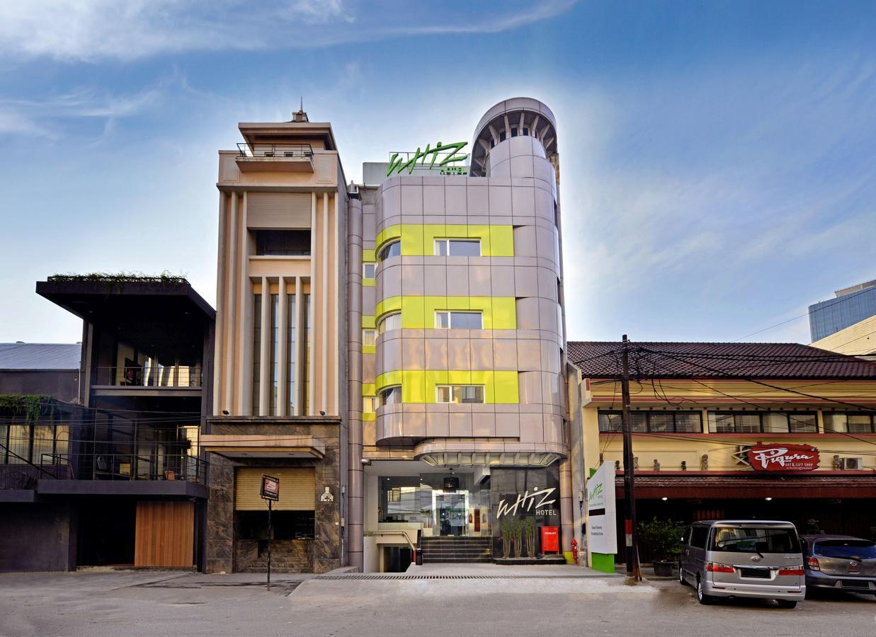 Whiz Hotel Falatehan Jakarta Exterior foto