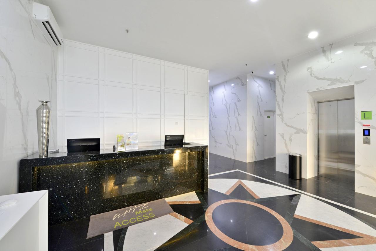 Whiz Hotel Falatehan Jakarta Exterior foto